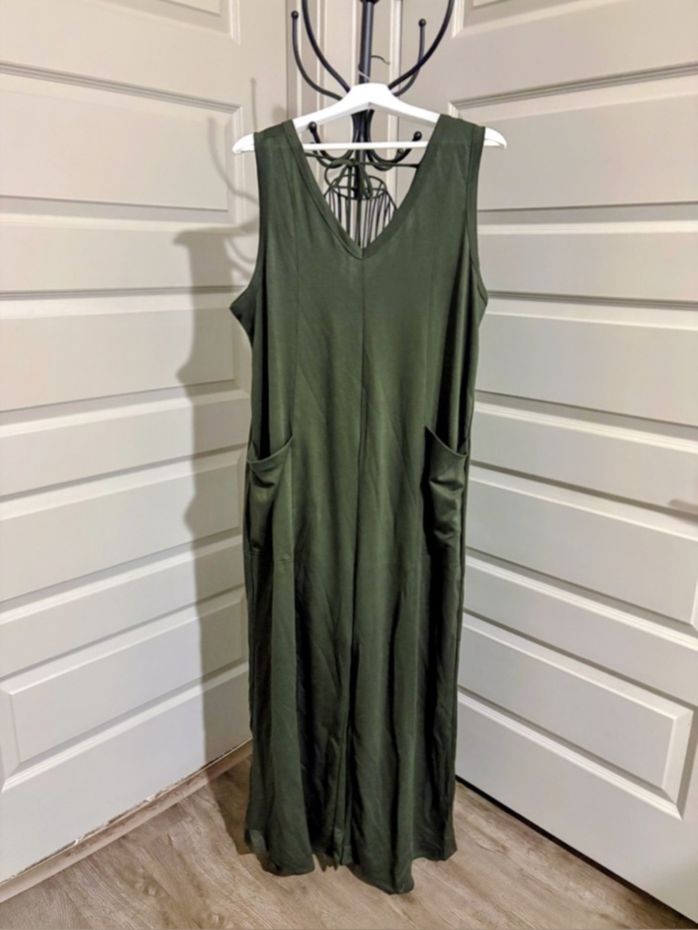 NWOT Noflik Olive Green Sleeveless V Neck Jumpsuit with Side Pockets Size XL